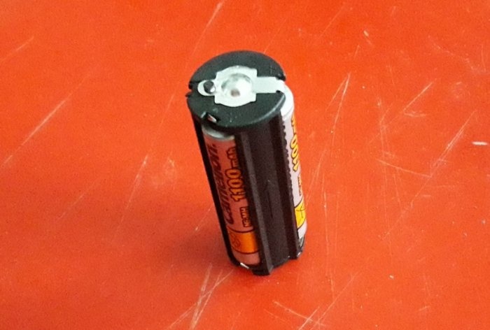 Modification of a flashlight from AAA batteries to 18650 battery