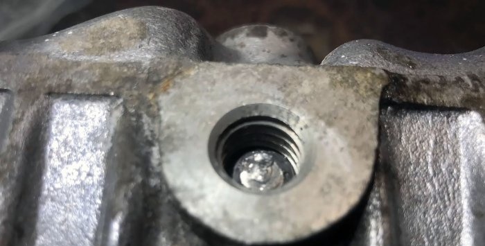 Cum să îndepărtați un șurub sau un șurub spart dintr-o gaură adâncă
