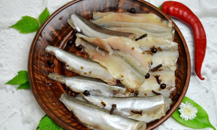 Spicy salted capelin