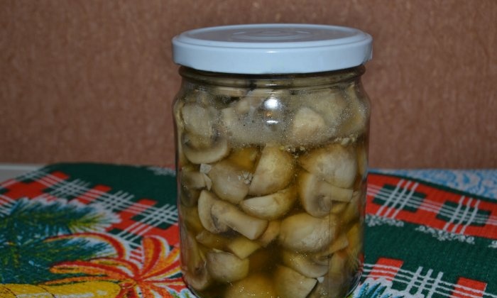 Quick pickled champignons