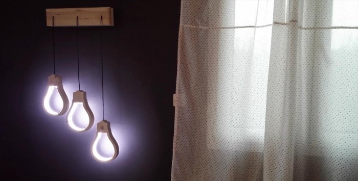 Lampă din lemn în formă de lampă