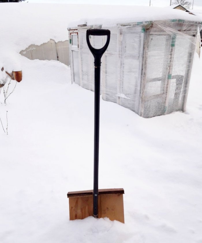 DIY houten sneeuwschep