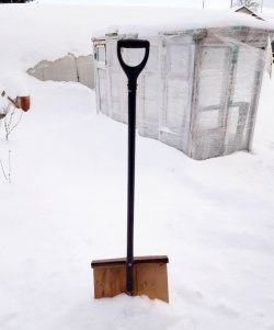 Pelle à neige en bois bricolage