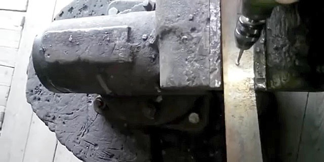 Cum să ardeți o gaură în oțel întărit