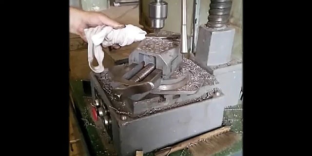 Comment brûler un trou dans de l'acier trempé