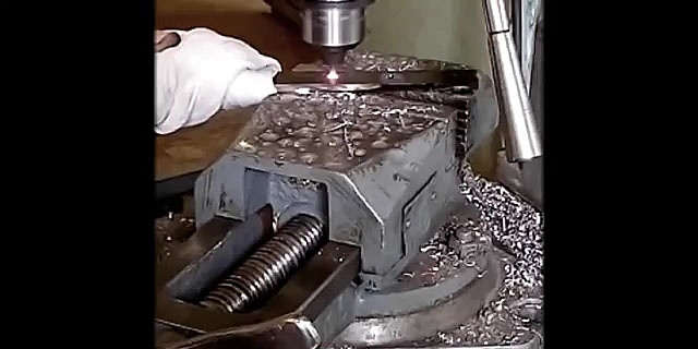 Как да прогорите дупка в закалена стомана