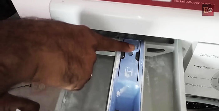 Como limpar uma máquina de lavar de incrustações e sujeira usando refrigerante e vinagre