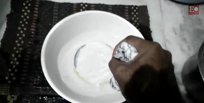 Как да почистите пералня от котлен камък и мръсотия с помощта на сода и оцет