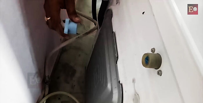 Como limpar uma máquina de lavar de incrustações e sujeira usando refrigerante e vinagre