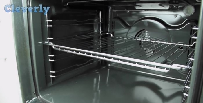 Pembersihan ketuhar yang ringkas dengan cara yang telah diubahsuai