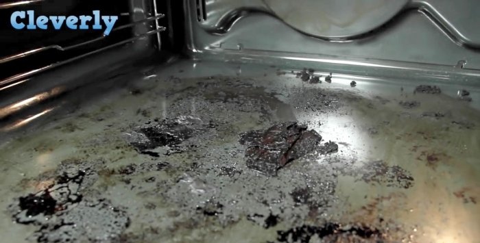 Limpieza sencilla del horno con medios improvisados.