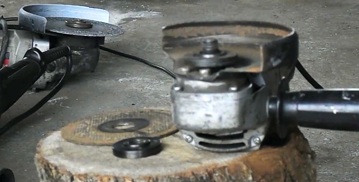 Cách dễ dàng tháo đai ốc của máy mài góc nếu đĩa bị kẹt