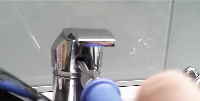 The faucet is leaking, repairing a single lever mixer