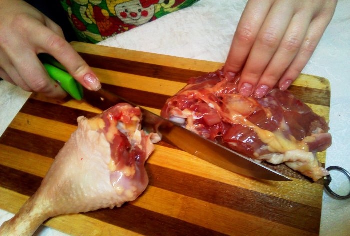 كيفية تقطيع الدجاج إلى قطع