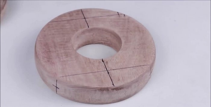 Gręžimo priedas, skirtas medienos gaminių frezavimui
