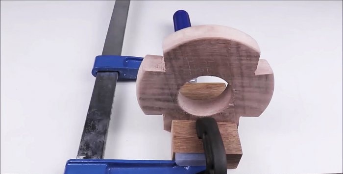 Accesoriu de gaurit pentru frezarea produselor din lemn