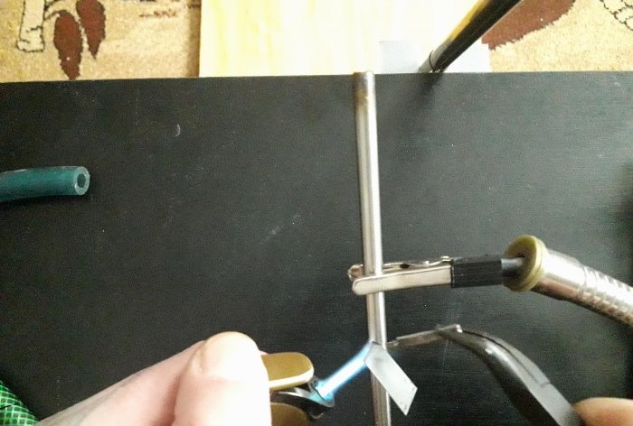 Cómo hacer fácilmente un arnés retorcido para tender cables.
