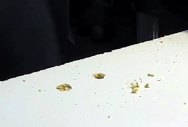 Hoe een gebroken schroefgat in spaanplaat te repareren