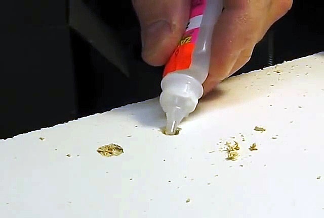 Како поправити сломљену рупу за шраф у иверици