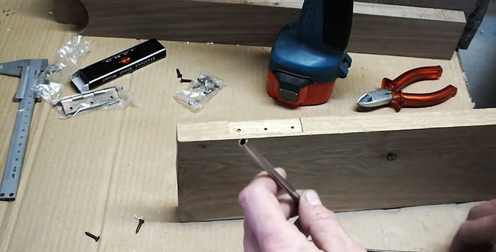 How to remove a broken screw