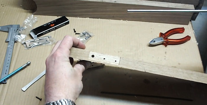 How to remove a broken screw