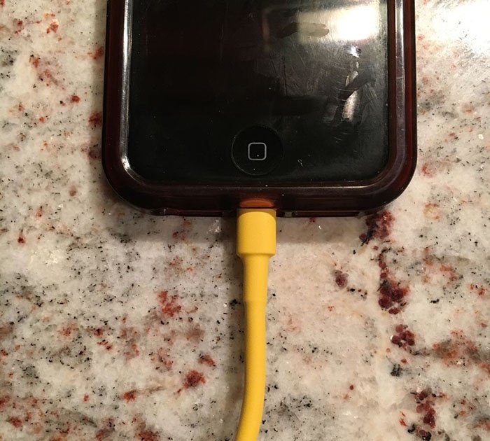 Paano Protektahan ang Iyong Charging Cord ng iPhone