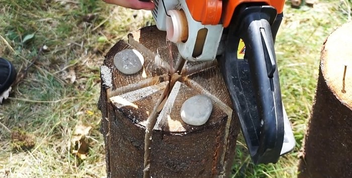 Drei Möglichkeiten, aus einem Baumstamm eine finnische Kerze herzustellen