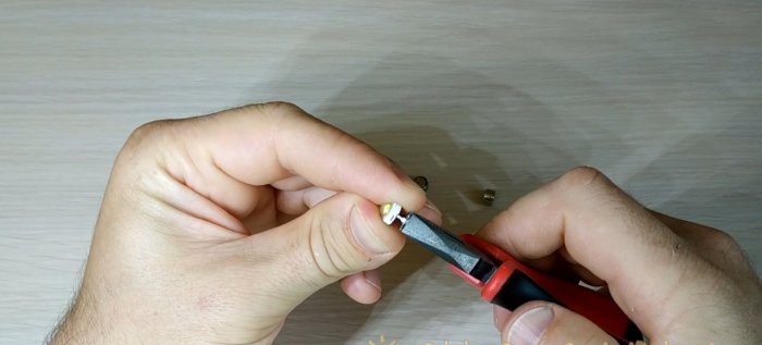 DIY سلسلة المفاتيح مصباح يدوي صغير