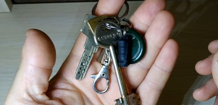 Breloc mini lanternă DIY