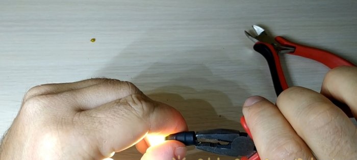 DIY พวงกุญแจไฟฉายขนาดเล็ก