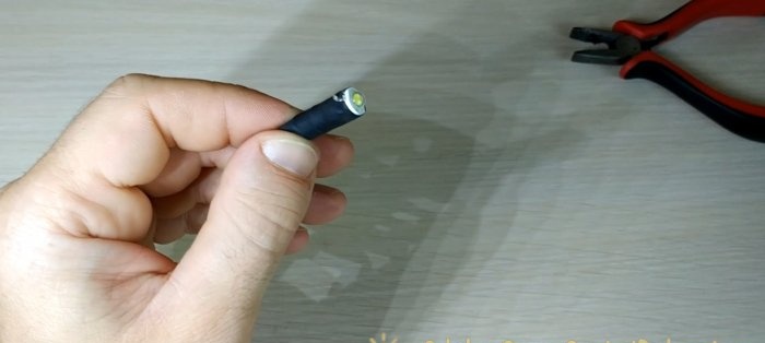 DIY พวงกุญแจไฟฉายขนาดเล็ก