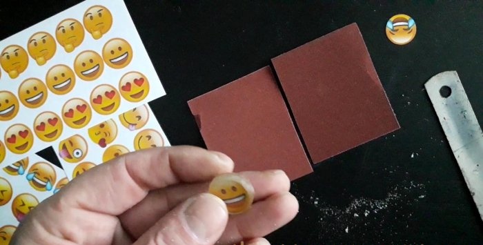 Paano gumawa ng mga pindutan ng regalo gamit ang iyong sariling larawan na may 3D na epekto