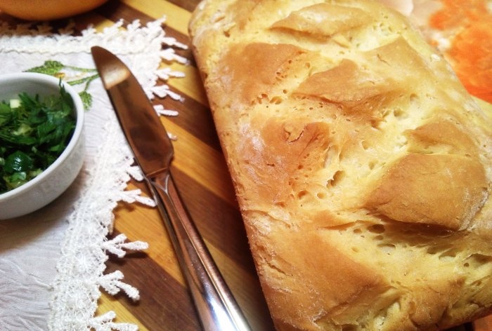 Hogyan lehet egyszerűen házi kenyeret sütni kenyérsütőgép nélkül