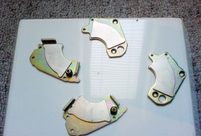 Kako jednostavno odvojiti magnete od metalne podloge tvrdog diska
