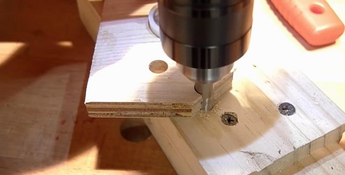 Methoden voor het verwijderen van gestripte en gebroken houtschroeven