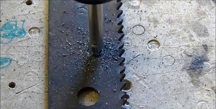Jak provrtat jakoukoli rychlořeznou ocel vrtačkou na dlaždice