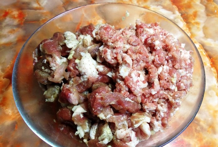 Isang simpleng recipe para sa masarap na homemade sausage