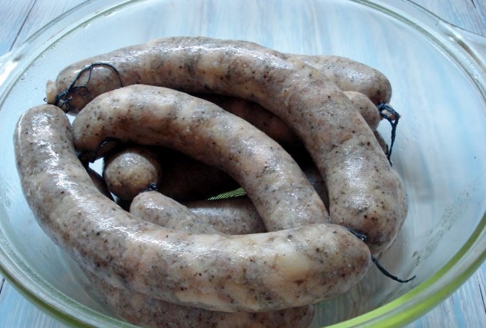 Homemade sausage made from chicken thighs and minced pork