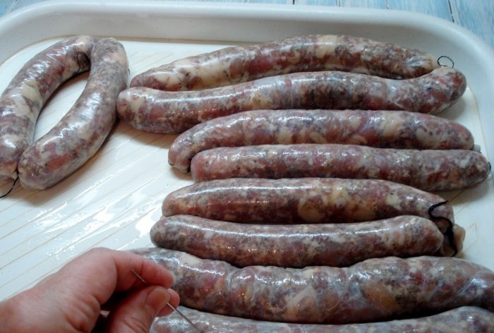 Saucisse maison à base de cuisses de poulet et de porc haché