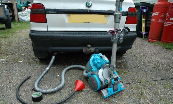 How to use a vacuum cleaner to find a leak in a car's exhaust manifold