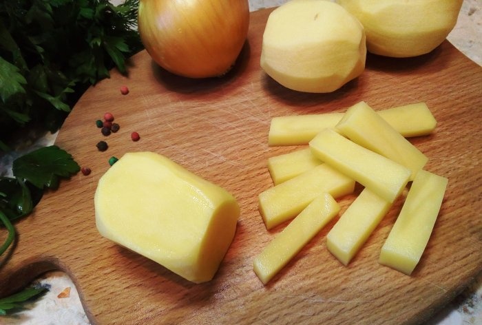 Jak rychle a snadno smažit brambory s křupavou kůrkou