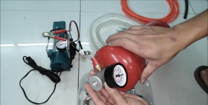 Hogyan készítsünk vevőt egy 12 V-os kompresszorhoz egy tűzoltó készülékből