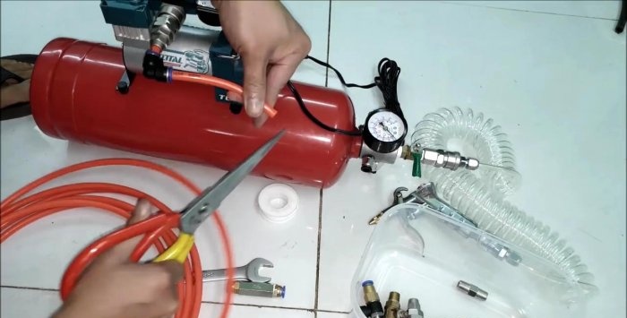 Hoe maak je een ontvanger voor een 12 V-compressor van een brandblusser