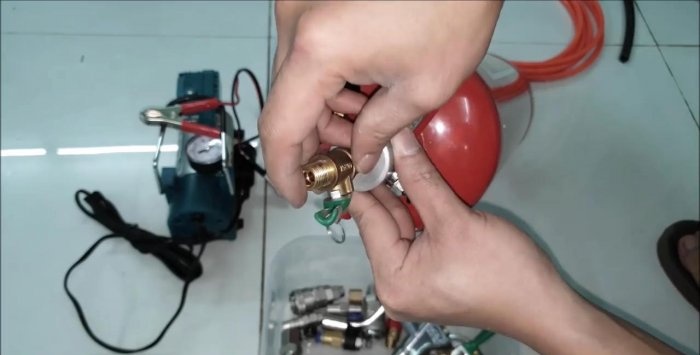 How to make a receiver for a 12 V compressor from a fire extinguisher