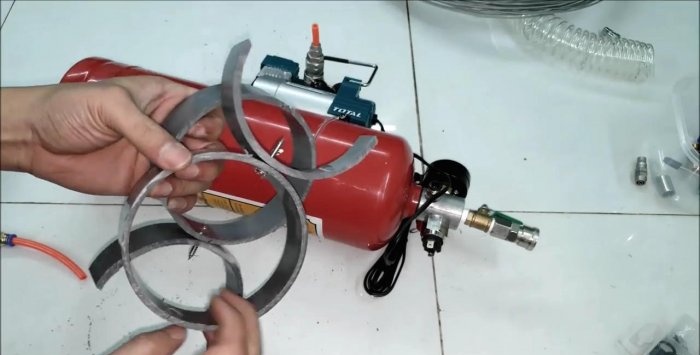 Hvordan lage en mottaker for en 12 V kompressor fra et brannslukningsapparat