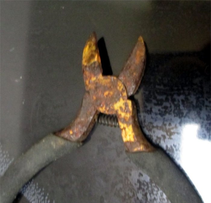 How to cheaply restore a rusty tool