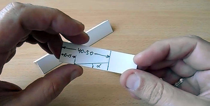 Un dispositiu senzill per controlar l'angle correcte quan s'esmola un ganivet a mà