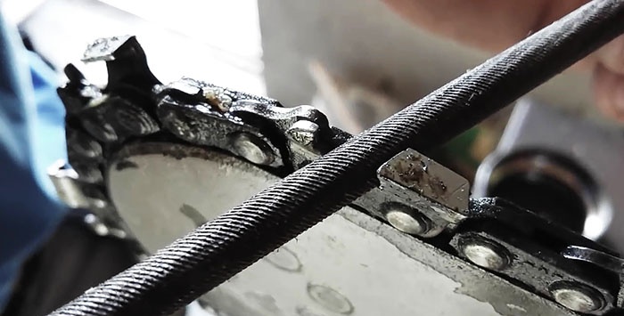 Affilare la catena di una motosega utilizzando un trapano
