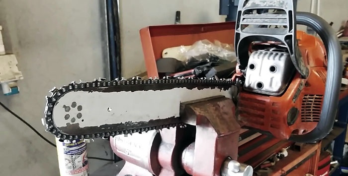 Slibning af en motorsavskæde ved hjælp af en boremaskine