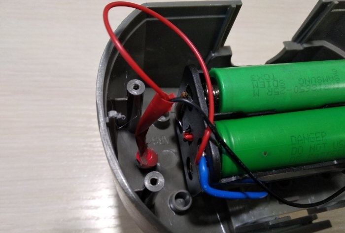 A simple way to convert a screwdriver from nickel-cadmium batteries to lithium-ion batteries